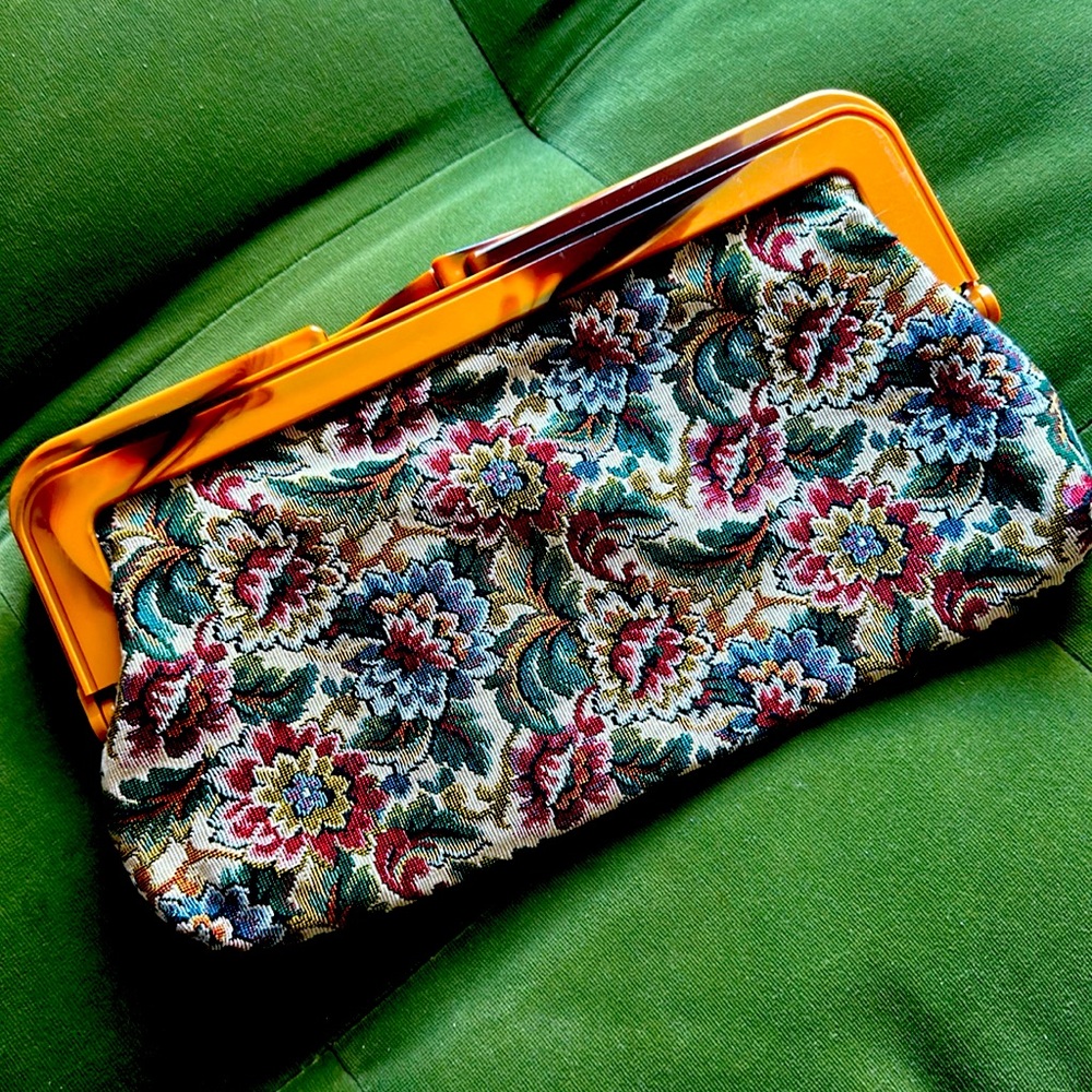 Vintage floral clutch . 1970s festival wear , boho